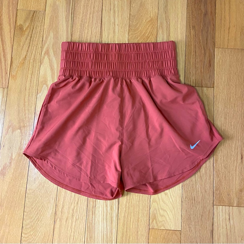 Nike Dri-Fit Ultra High Waist 3” Brief Lined Shorts size Small